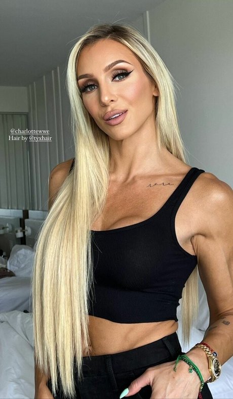 Charlotte Flair star nude img