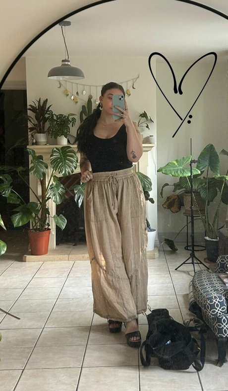 Isabella Dorta art model pic