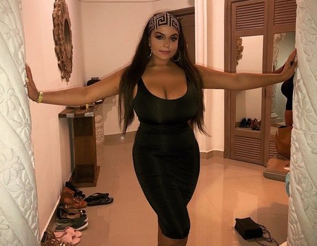 iloveteniah Profile pic