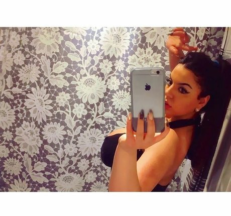 iloveteniah pornstar adult pics