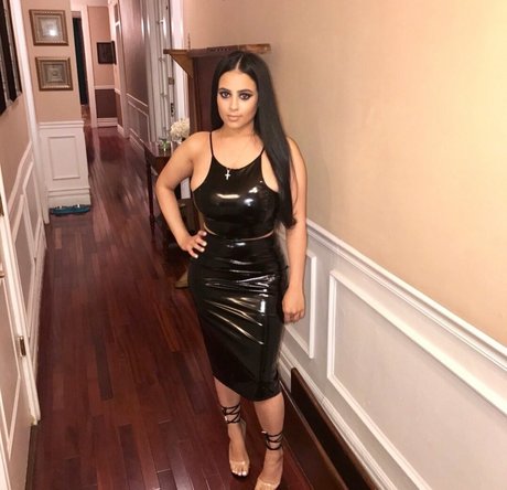 Alexa Attias hot model gallery