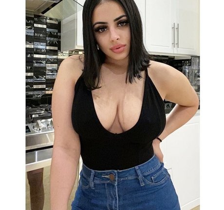 Alexa Attias model free photo