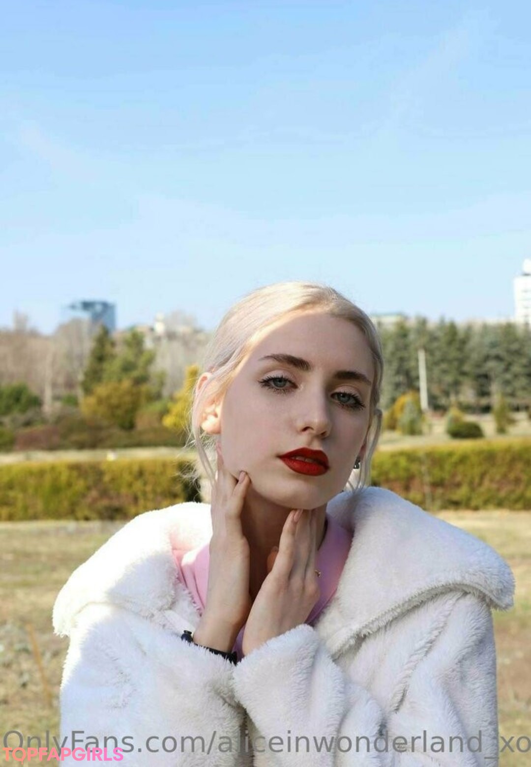 aliceinwonderland xo nudes actress pic