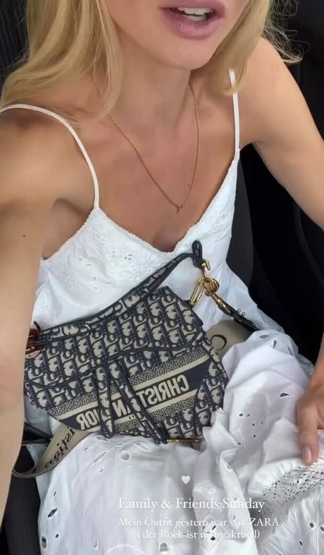 girlfriend onlyfans art naked gallery