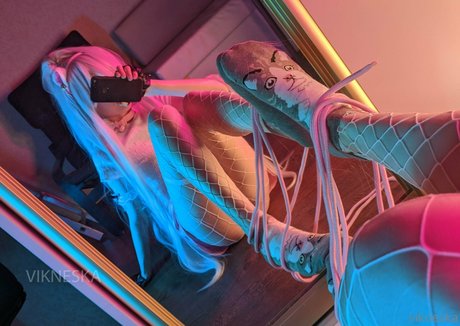 vikneskafree naked star photos