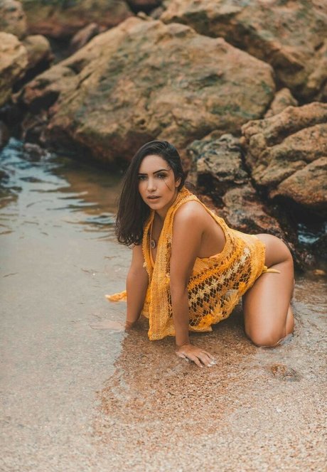 Talita Moraes naked model pic