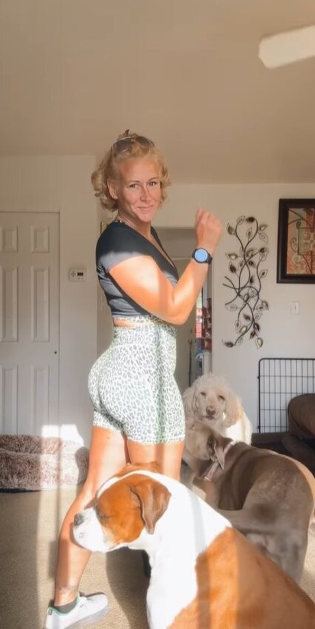 Dina Brown star hot img