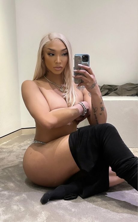 Tokyo Stylez star nude photo