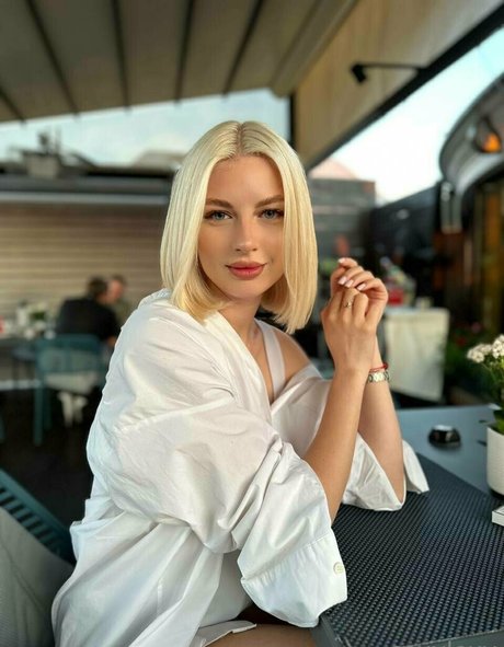 blondiesasha art star picture