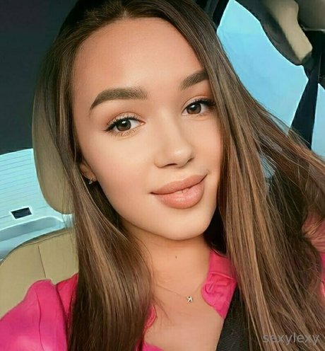 blondiesasha model beautiful photo