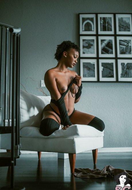 Naomi SG star erotic gallery