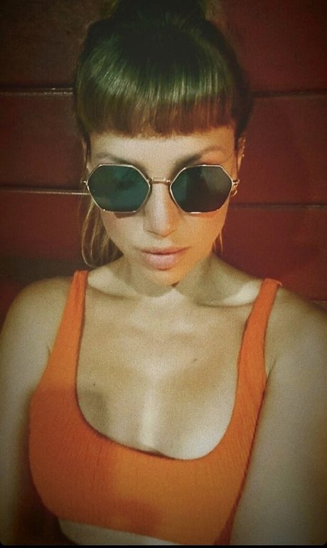 Yana Gold beautiful pornstar photos