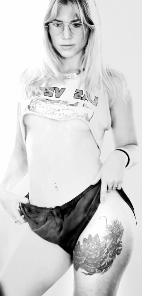 Yana Gold pornstar hot photo