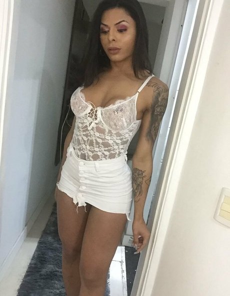 emilysales19 star erotic picture