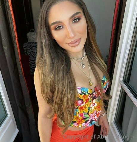 squat onlyfans beautiful picture