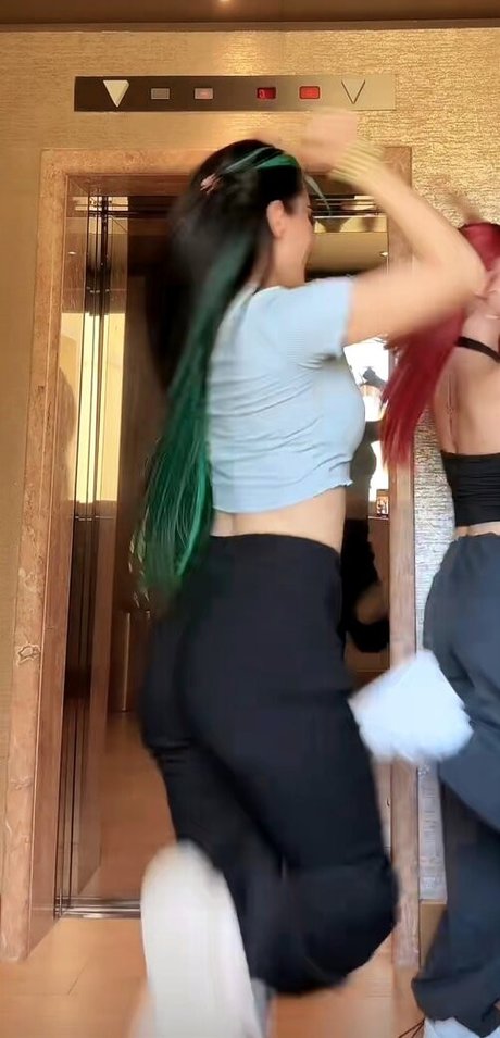 Dilaraa sexy model picture