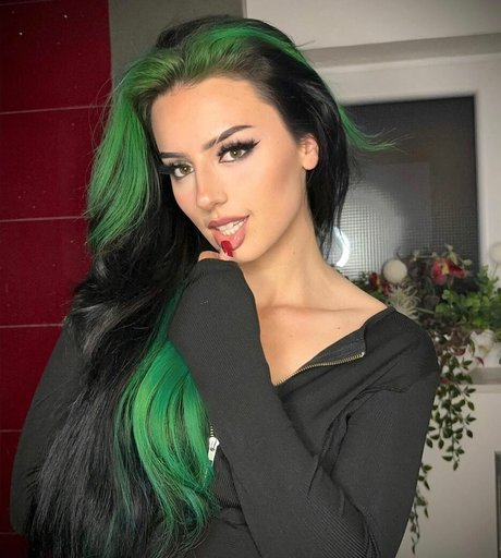 Dilaraa star free pics