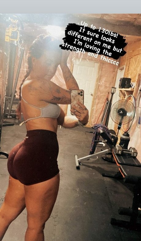 Rhianna R_ model nice pics