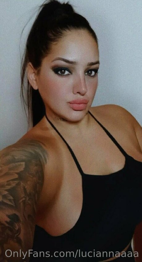 luciannaaaa model naked photo