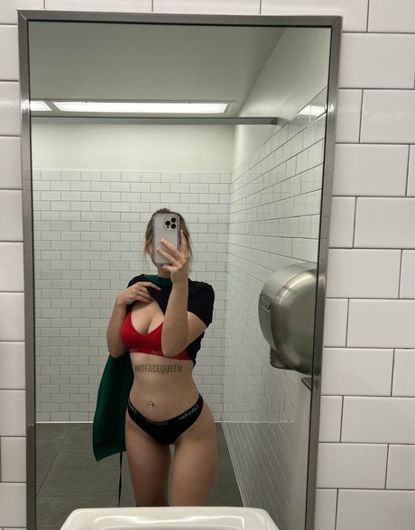 TheNoFaceQueen nudes star galleries