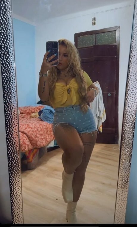 Adrii Rosado model naked photos