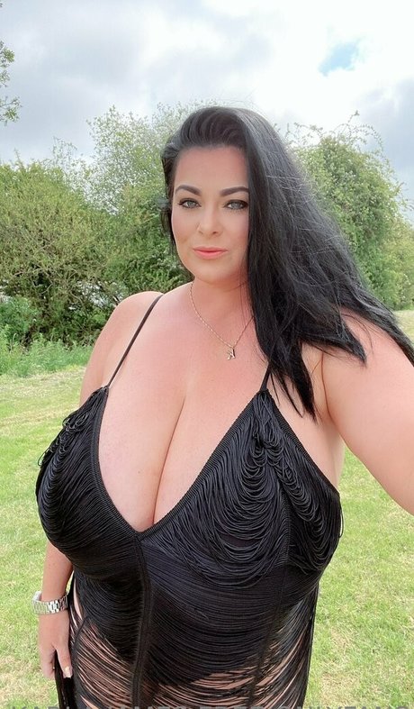 karlajamesfree model hd image