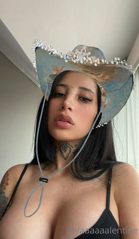 iamvaleeentine model exclusive photos