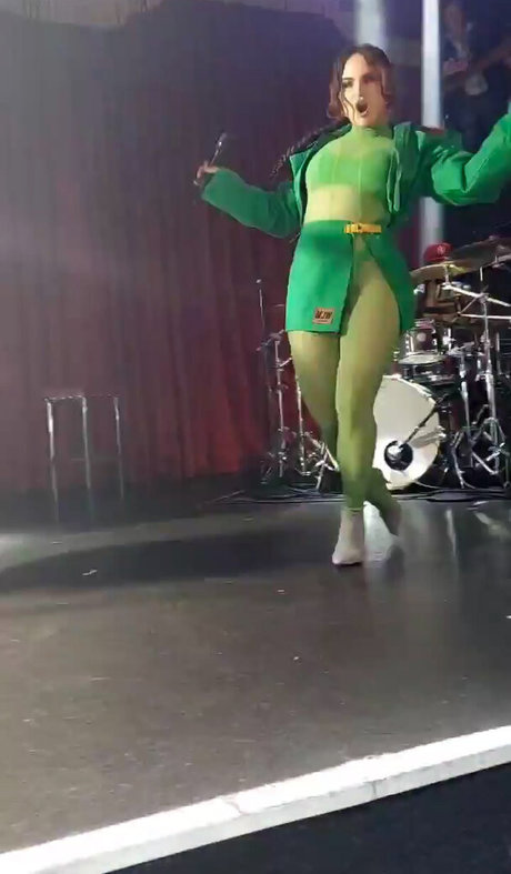 Jojo Levesque star top pic