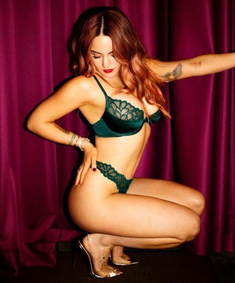 Jojo Levesque art star pics