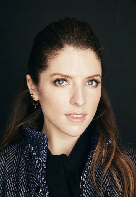 Anna Kendrick model beautiful photo