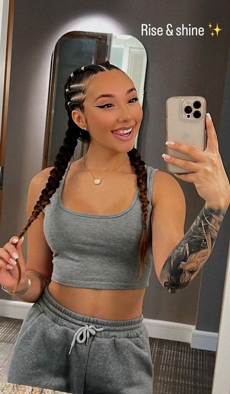 Theegoldenrose high quality model pic