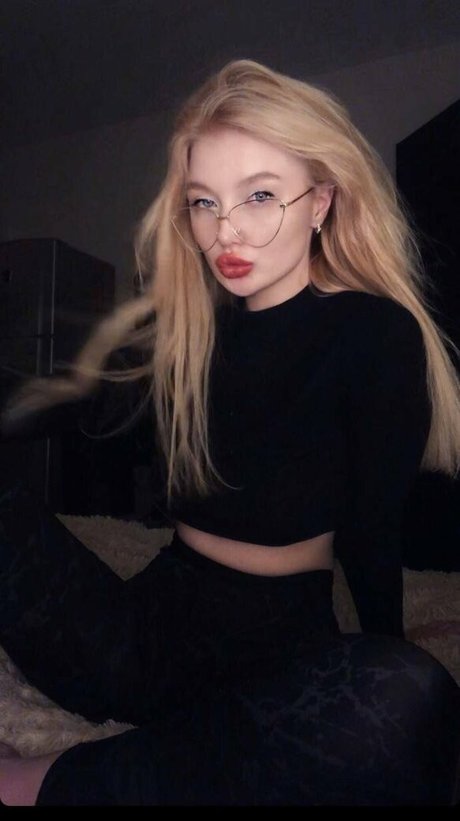 Sugar club sexy actress picture