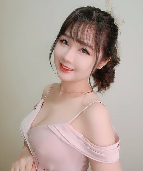 Clarissa Punipun adult model photo