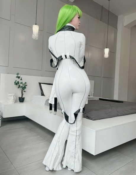 Lunaritie model beautiful pictures