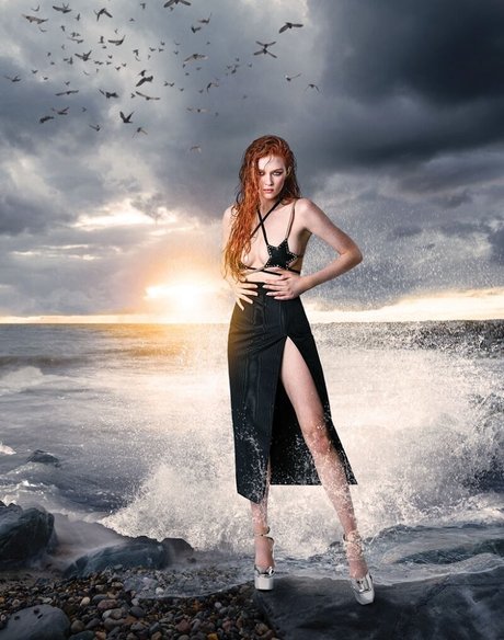 Larsen Thompson naked star galleries