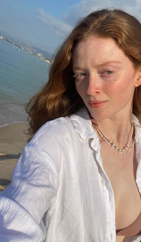 Larsen Thompson pornographic star photo