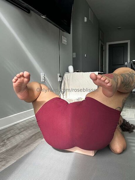 Roseblissss nude pornstar photo
