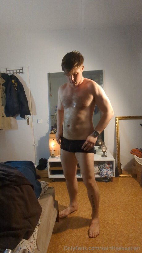 Sainttsebastian model hot pics
