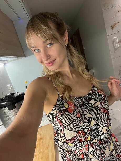 Polly Looney model hd picture