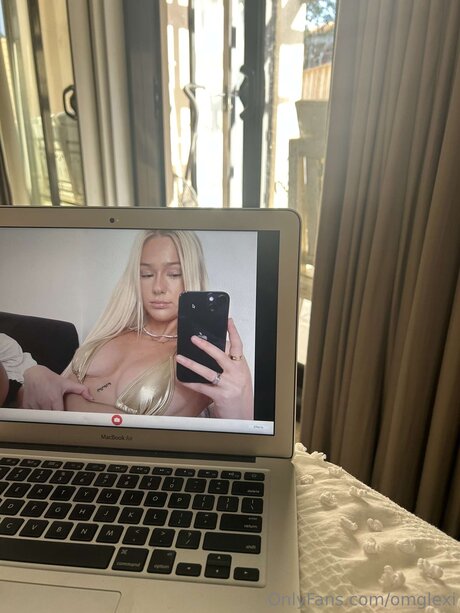 Omglexi star free image