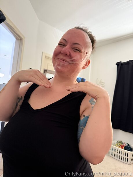 Nikki Sequoia star top photos