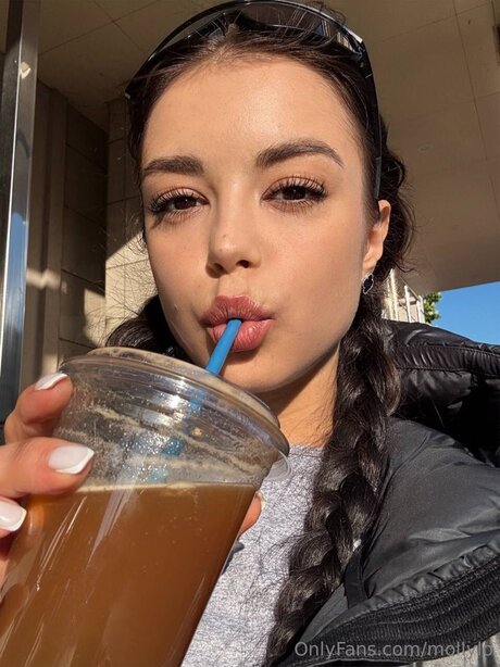 Mollylo sexy pornstar img