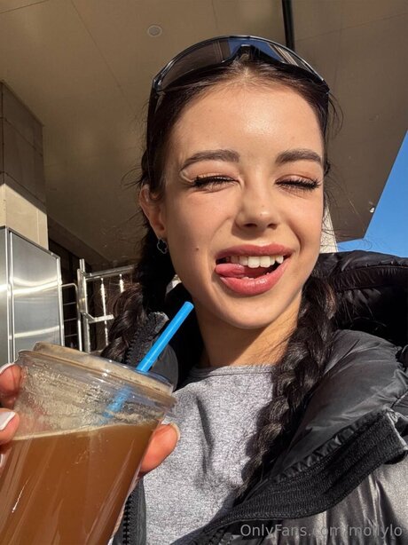 Mollylo naked actress pictures