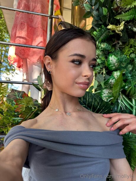 Mollylo nudes star pics