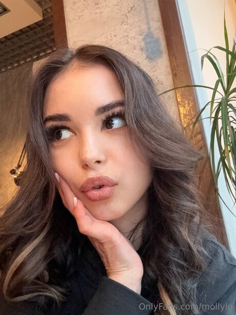 Mollylo art model galleries