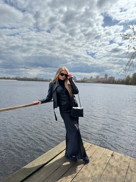 Milky Di beautiful pornstar img