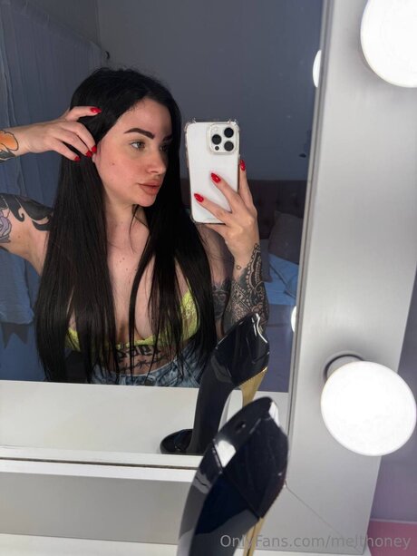 Melthoney star exclusive picture