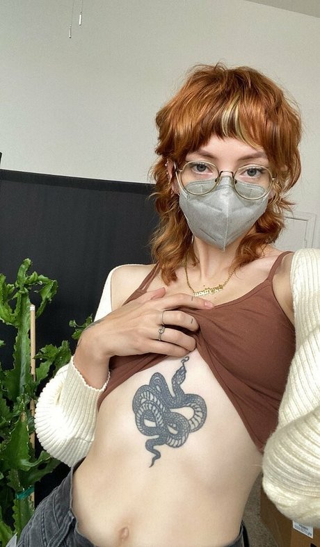 Pleasequietdown sexy model gallery