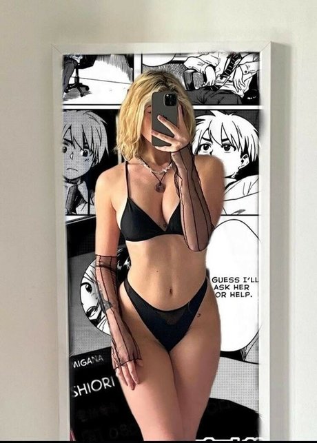 Alienorchp model hot pics