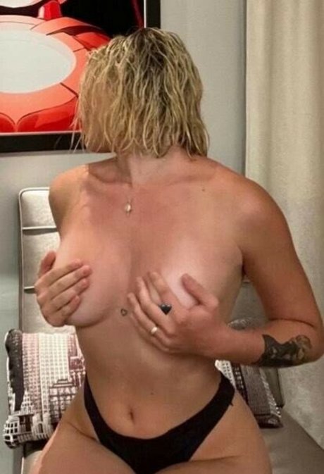 Alienorchp sexy model image